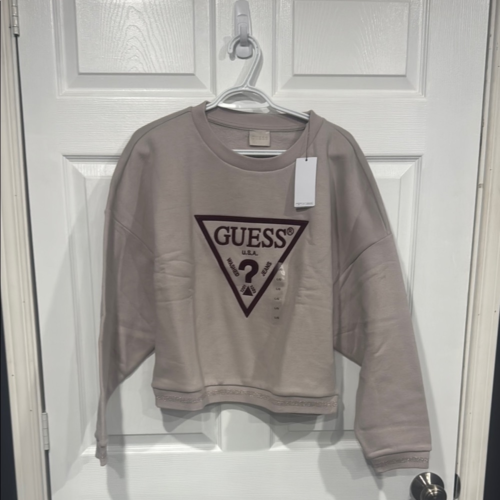 Guess Sweater
NWT
Size Large
